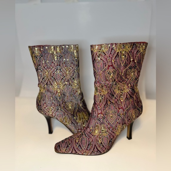 CLEARANCE Anne Michelle Kerber Bootie Size 7 Paisley print gold embellishment. - Picture 2 of 6